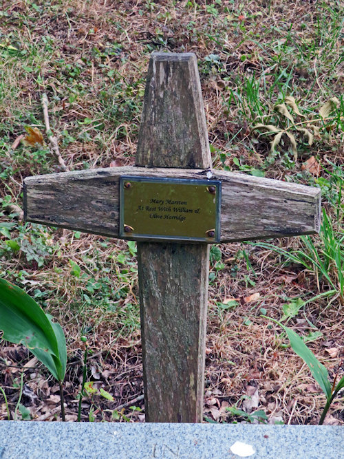 Graveyard Memorial 076c